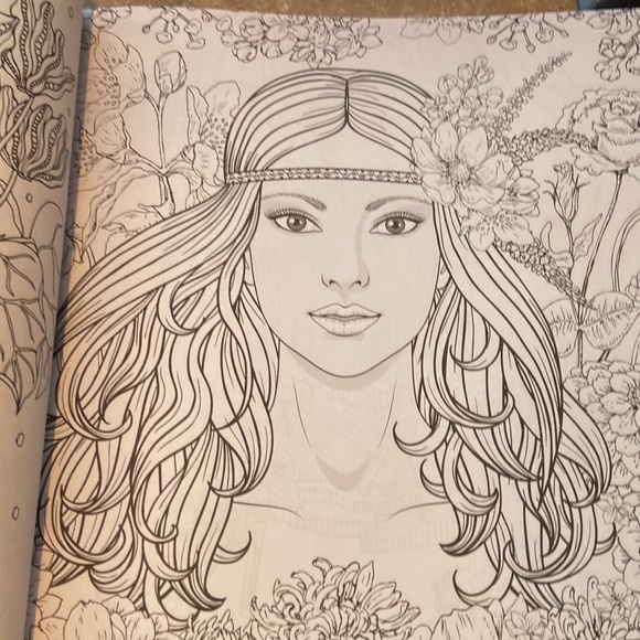 New Colouring book. - Picture 3 of 4